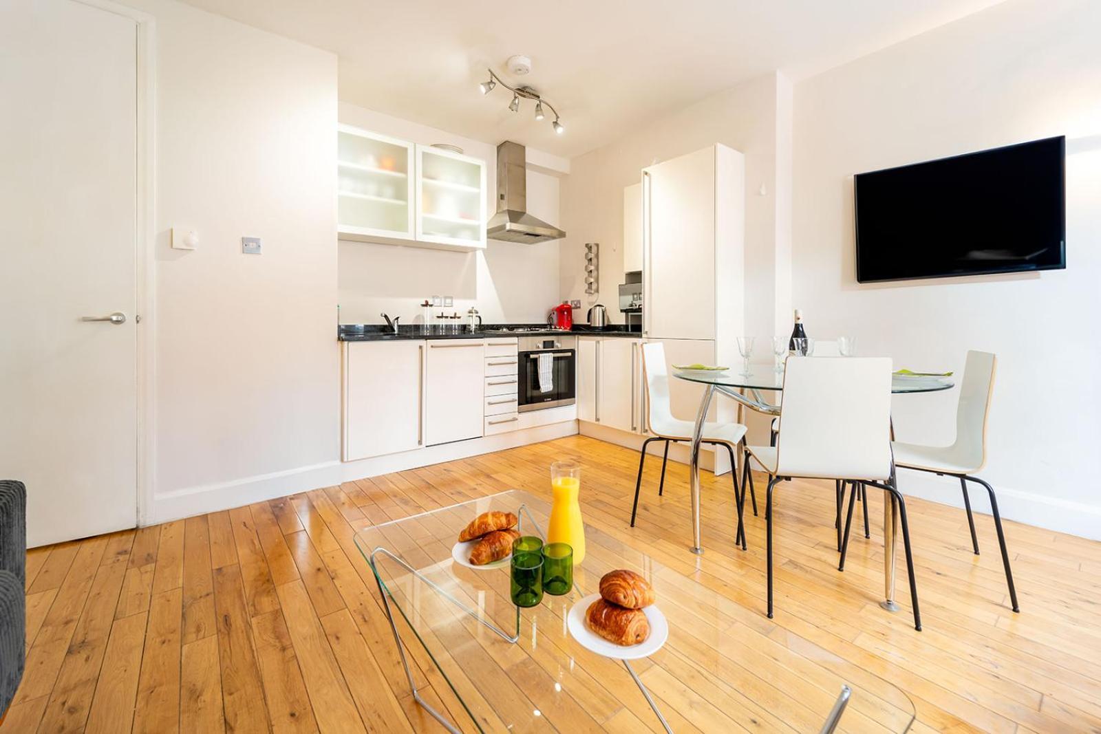Spacious Apartment With A Balcony In Prime Location In Farringdon London Exterior photo